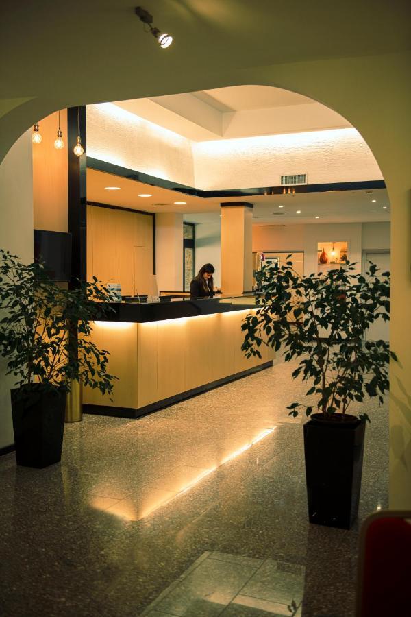 Hotel Califfo Куарту-Сант'Элена Экстерьер фото